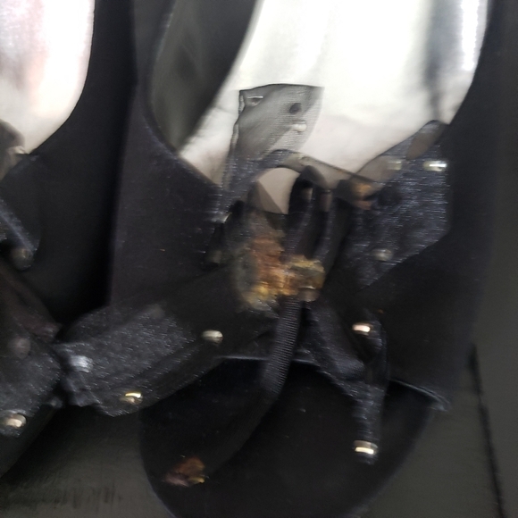 Stuart Weitzman Women's 9 Black Satin Pumps Heels Ribbon Bow Toe FLAWED - Picture 4 of 12